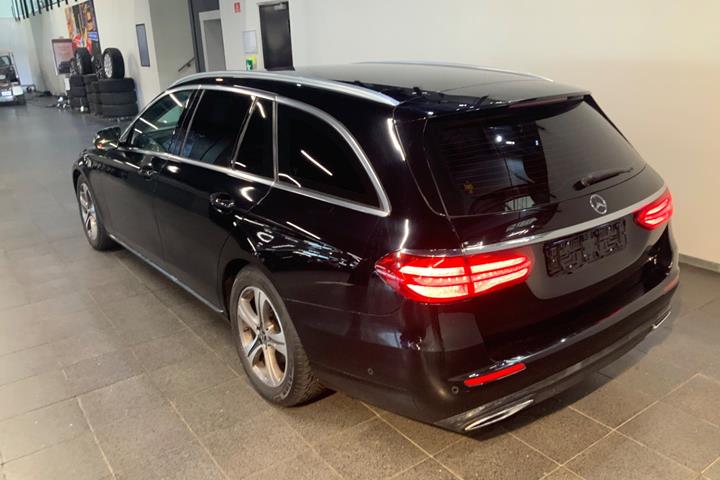 Sort Mercedes E200 d fra 2019
