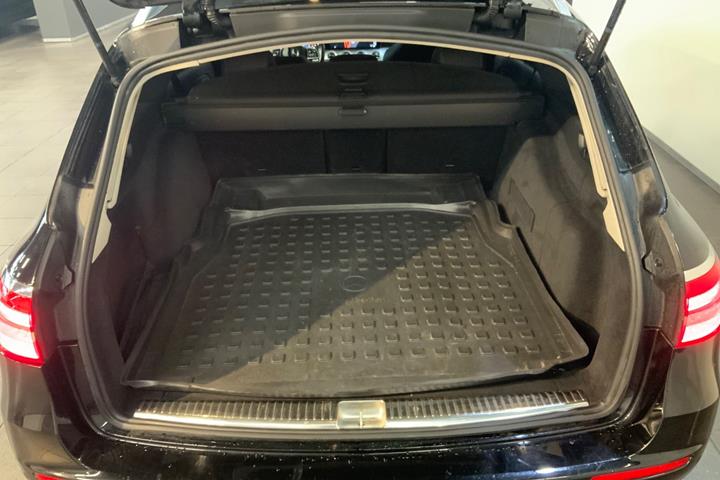 Sort Mercedes E200 d fra 2019