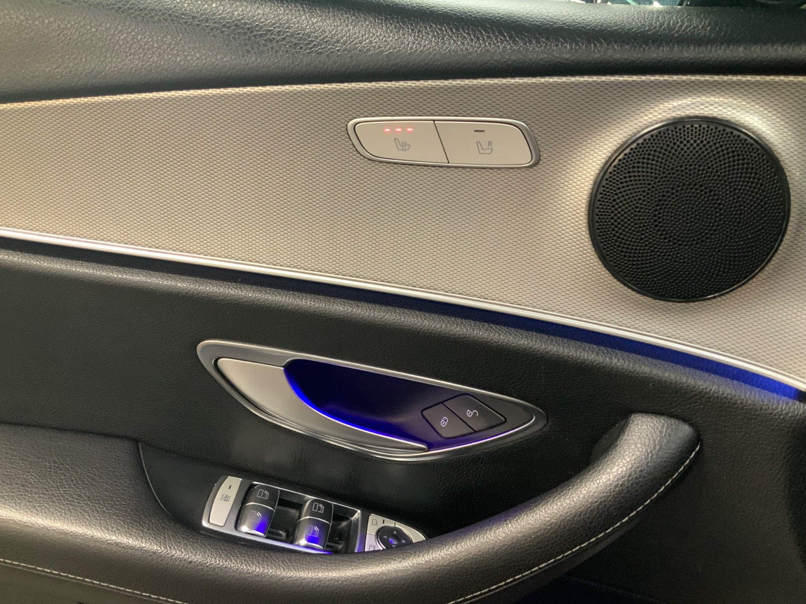 Sort Mercedes E200 d fra 2019