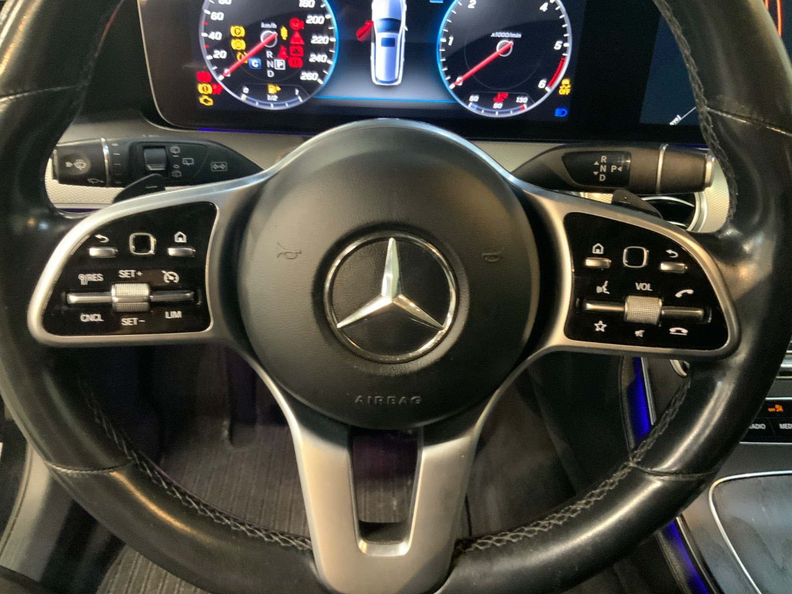 Sort Mercedes E200 d fra 2019