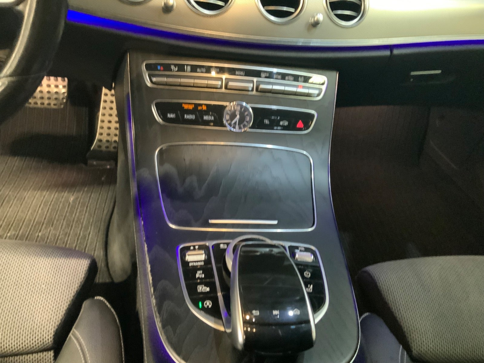 Sort Mercedes E200 d fra 2019