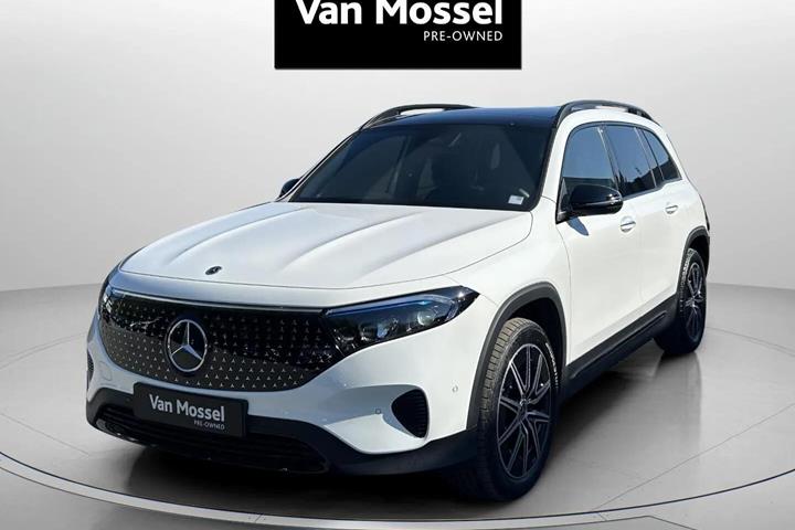 Hvid Mercedes EQB 250+ fra 2025 set udefra