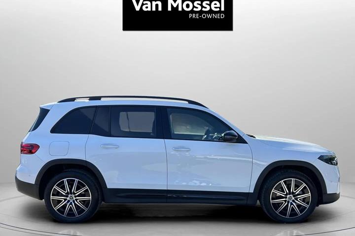 Hvid Mercedes EQB 250+ fra 2025