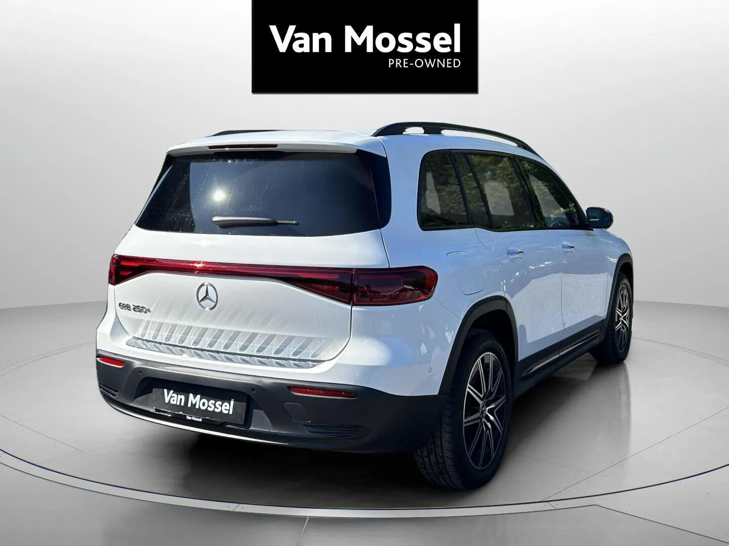 Hvid Mercedes EQB 250+ fra 2025