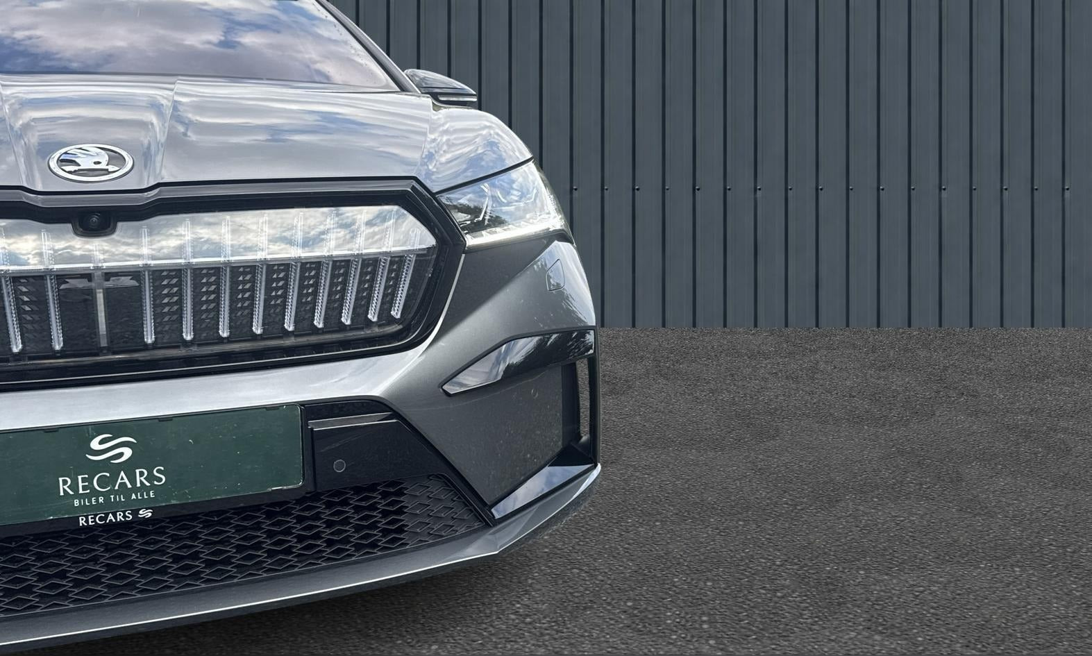 Grå Skoda Enyaq fra 2025