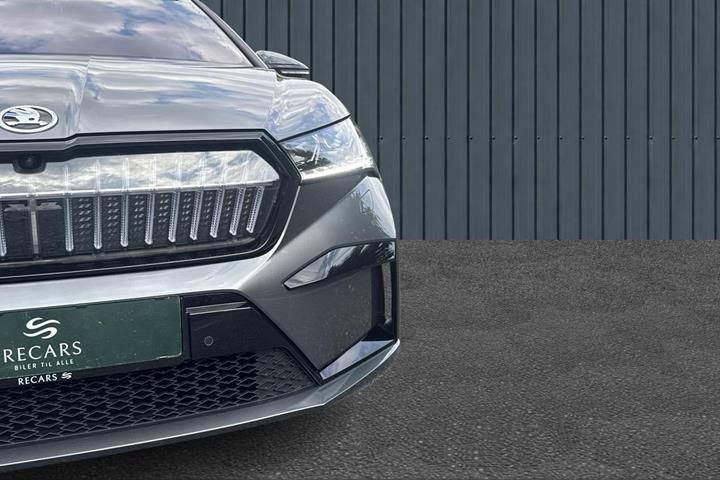 Grå Skoda Enyaq fra 2025