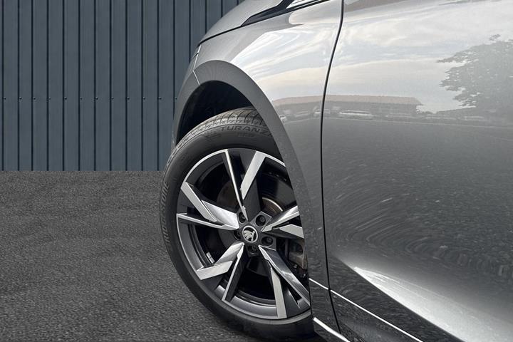 Grå Skoda Enyaq fra 2025