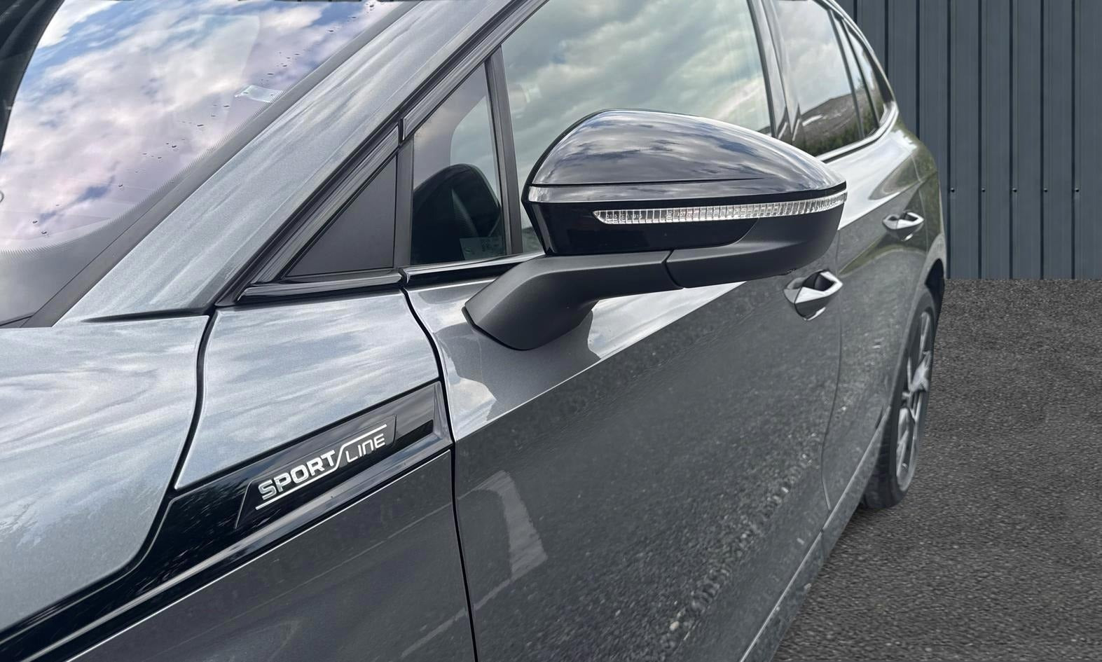 Grå Skoda Enyaq fra 2025