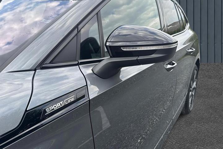 Grå Skoda Enyaq fra 2025