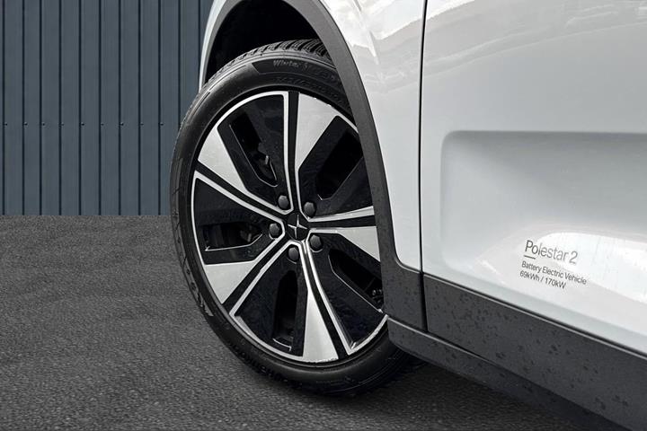 Hvid Polestar 2 fra 2023