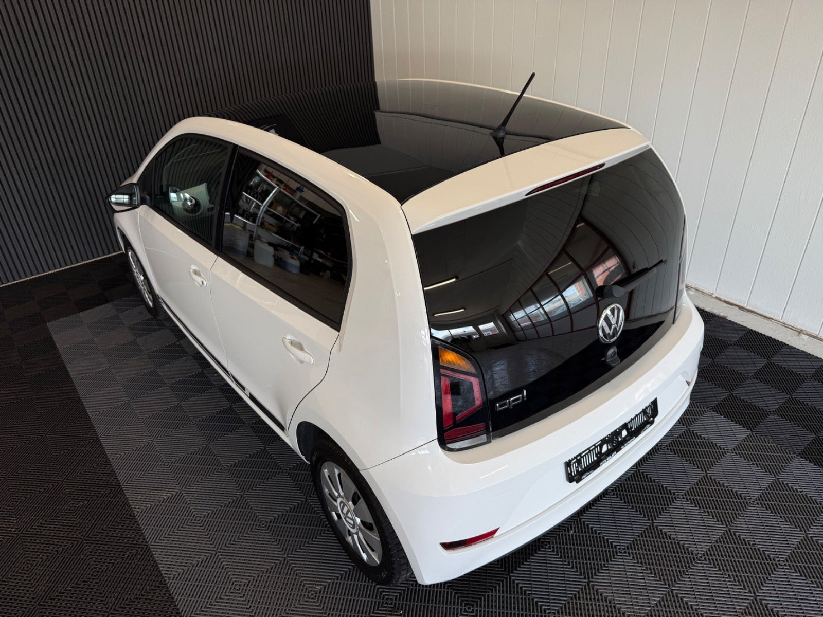 Hvid VW UP! fra 2018
