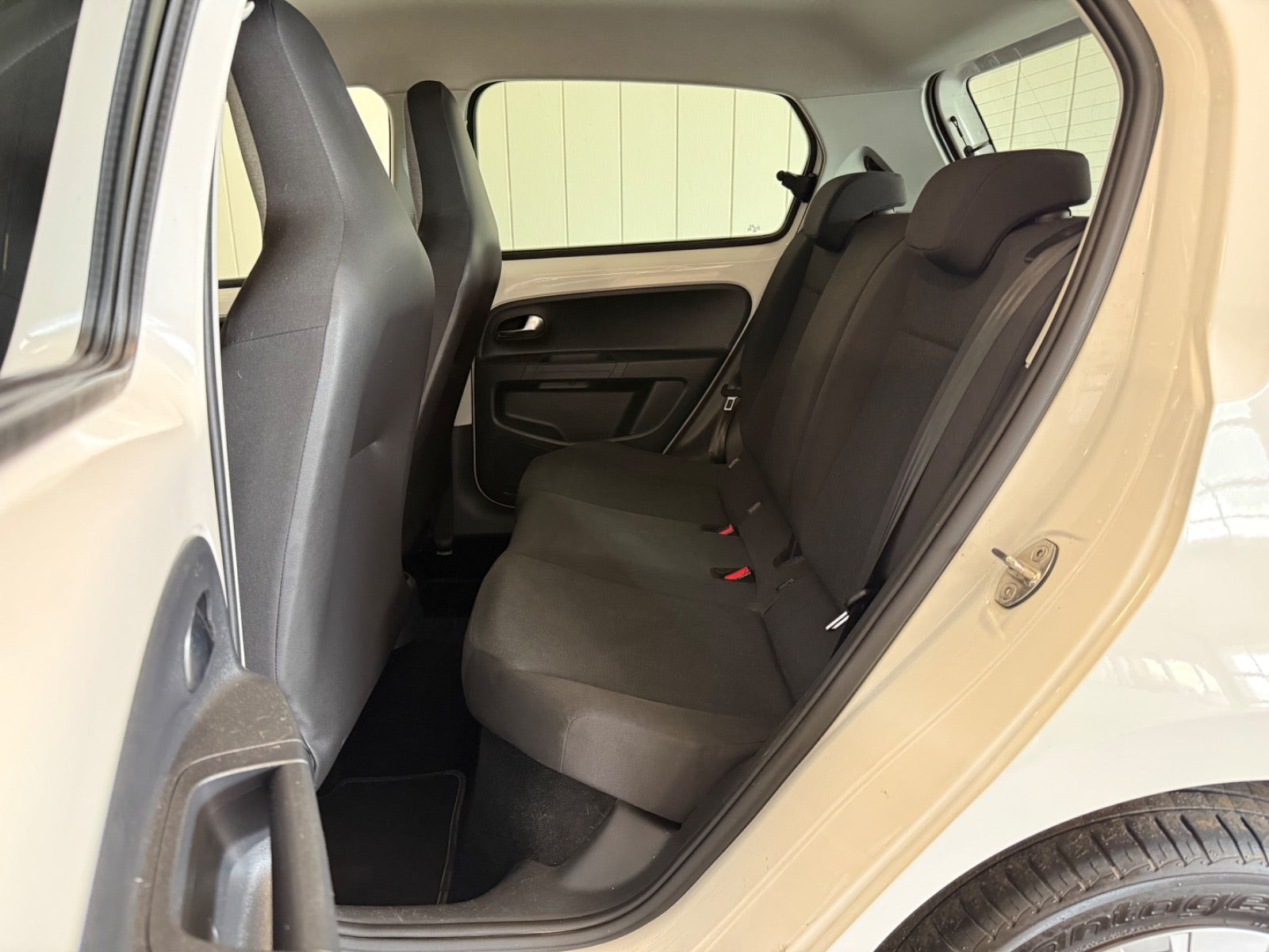 Hvid VW UP! fra 2018