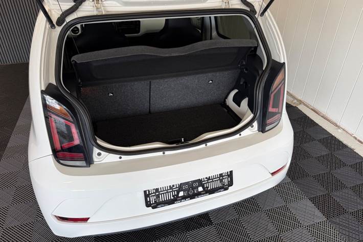 Hvid VW UP! fra 2018