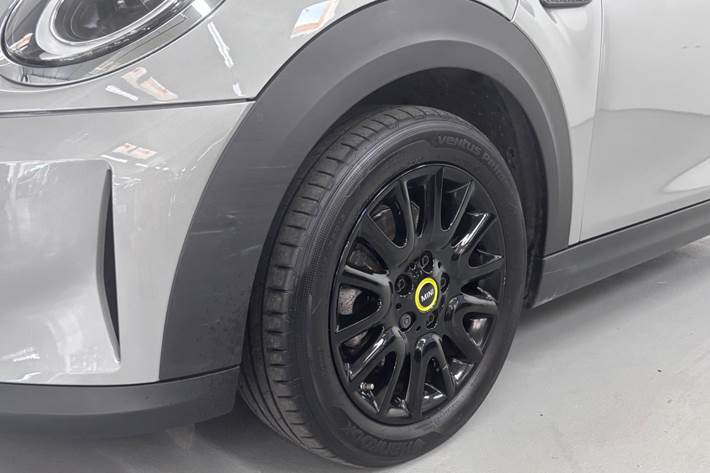 Sølv Mini Cooper SE fra 2023