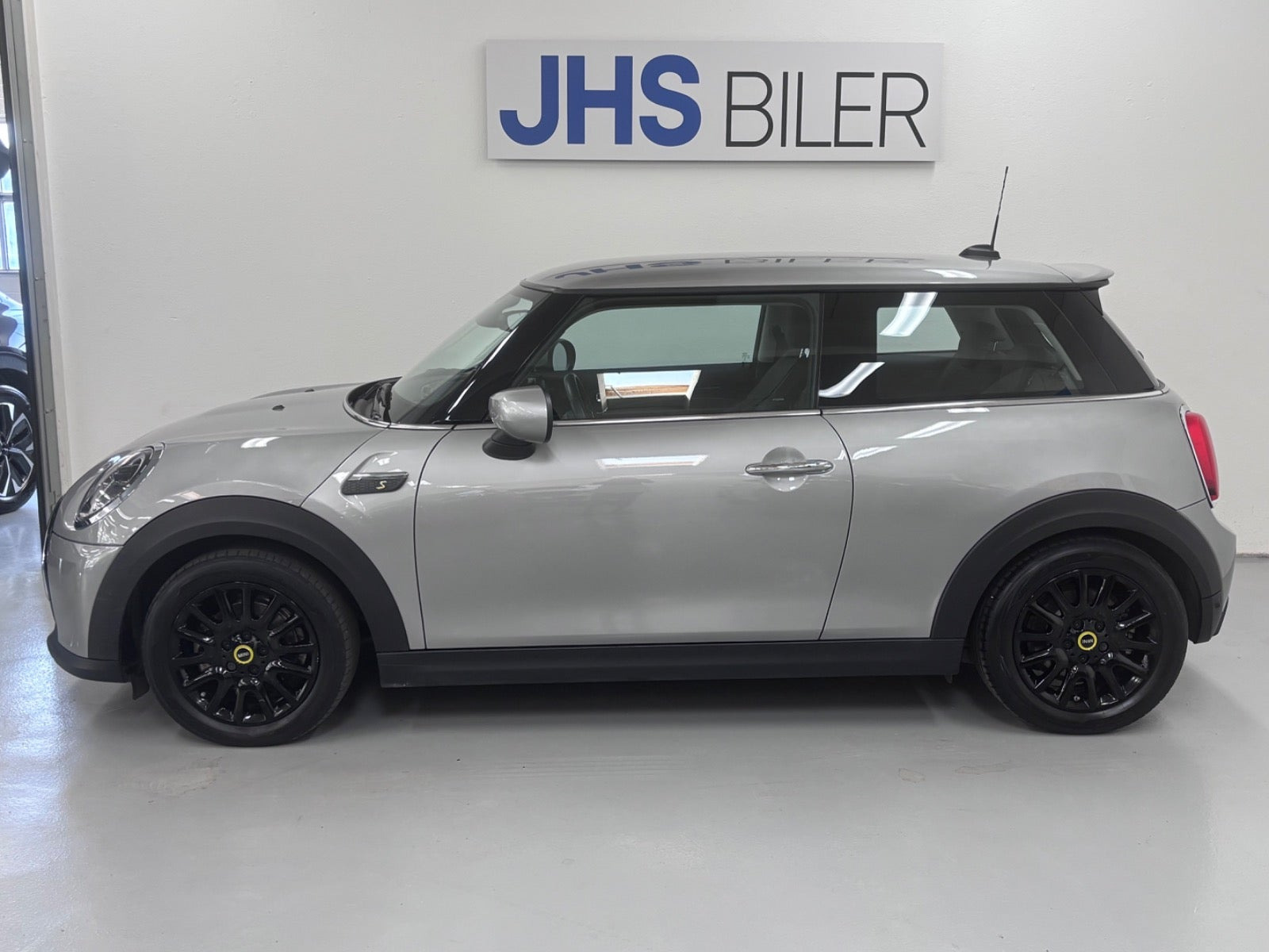Sølv Mini Cooper SE fra 2023