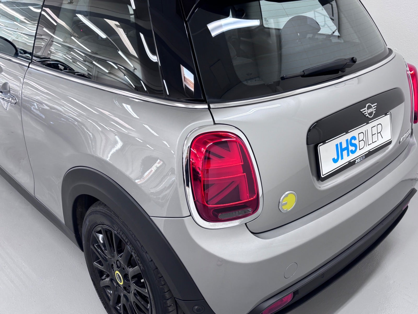 Sølv Mini Cooper SE fra 2023