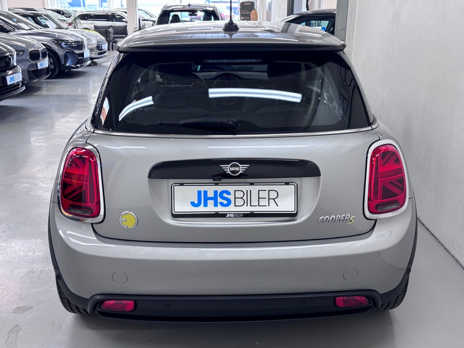Sølv Mini Cooper SE fra 2023