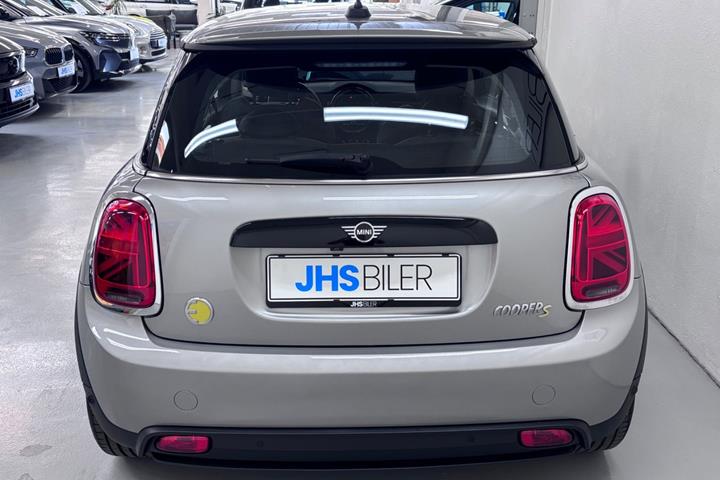 Sølv Mini Cooper SE fra 2023