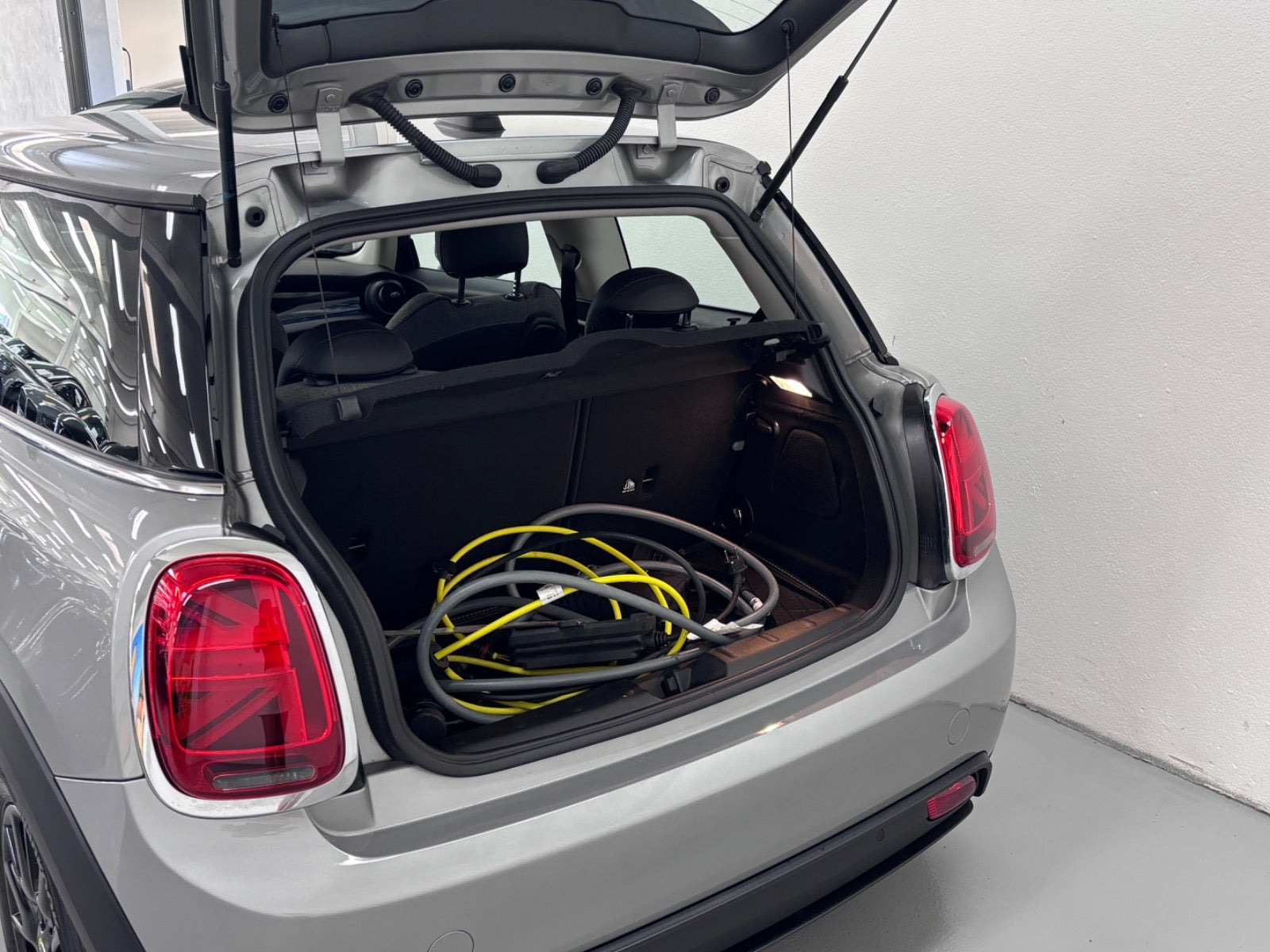 Sølv Mini Cooper SE fra 2023