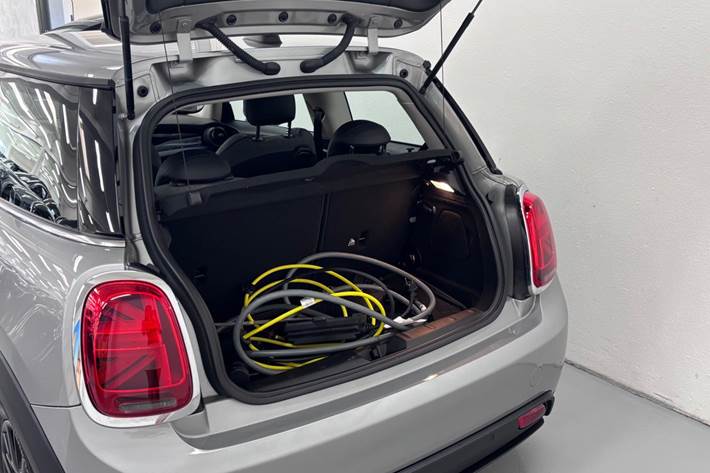 Sølv Mini Cooper SE fra 2023