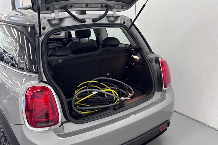 Sølv Mini Cooper SE fra 2023