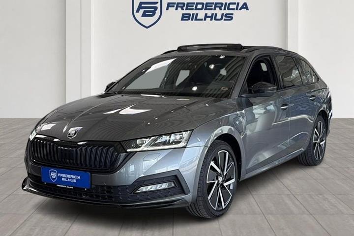 Grå Skoda Octavia fra 2022 set udefra