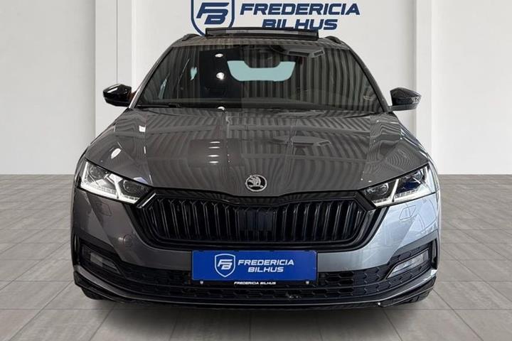 Grå Skoda Octavia fra 2022