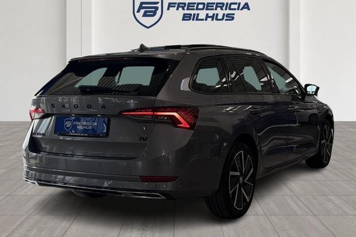 Grå Skoda Octavia fra 2022
