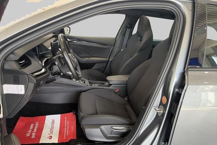 Grå Skoda Octavia fra 2022