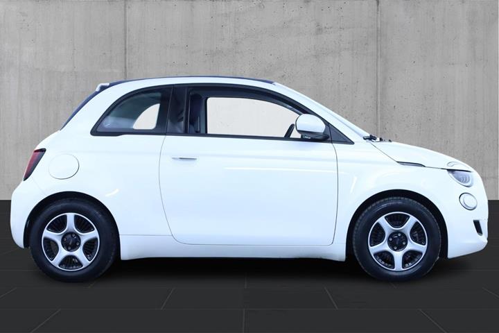 Hvid Fiat 500e fra 2021