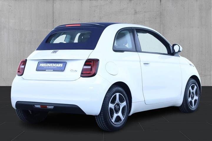 Hvid Fiat 500e fra 2021