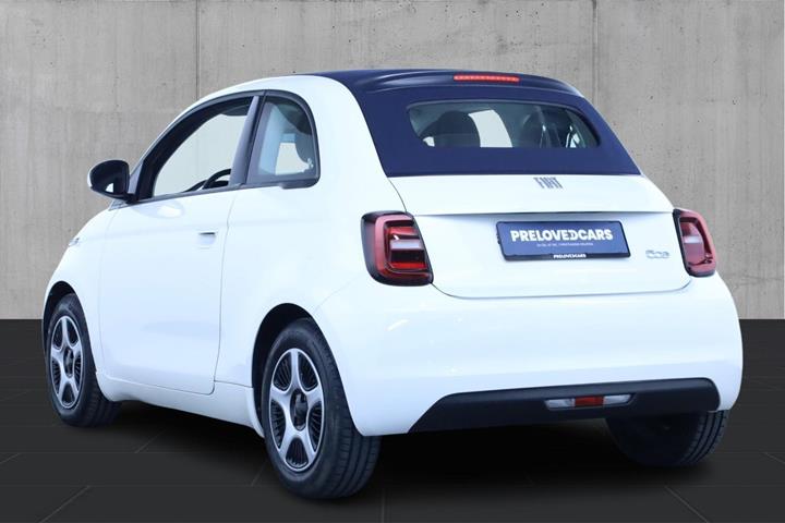 Hvid Fiat 500e fra 2021