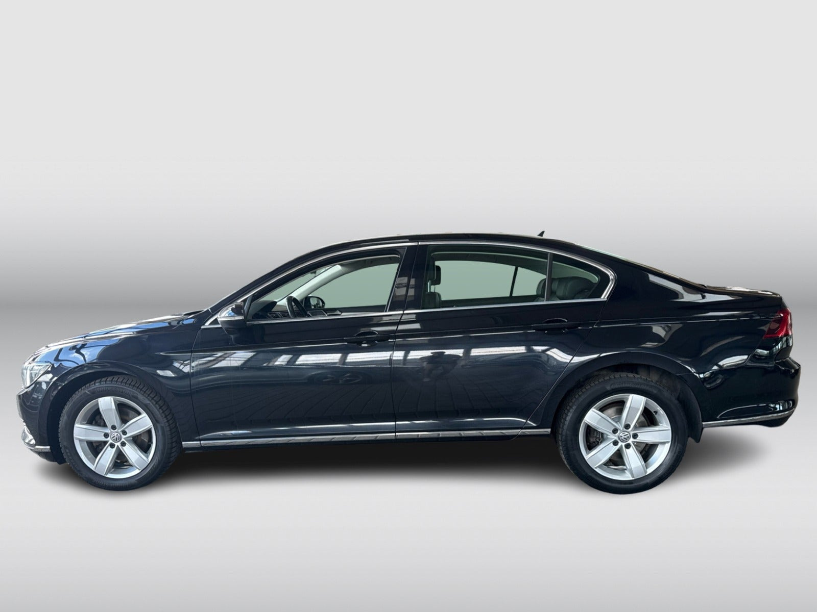 Sort VW Passat fra 2016