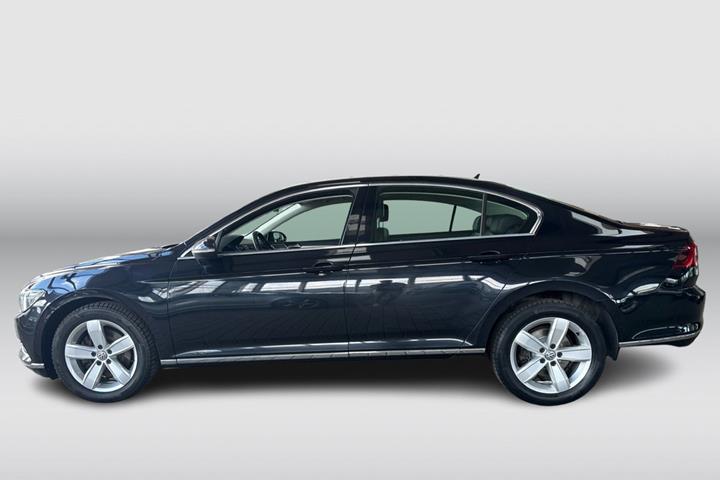 Sort VW Passat fra 2016