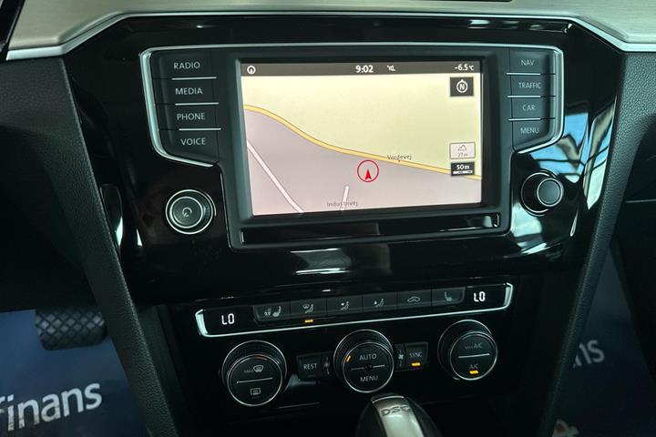 Sort VW Passat fra 2016