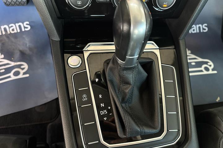 Sort VW Passat fra 2016