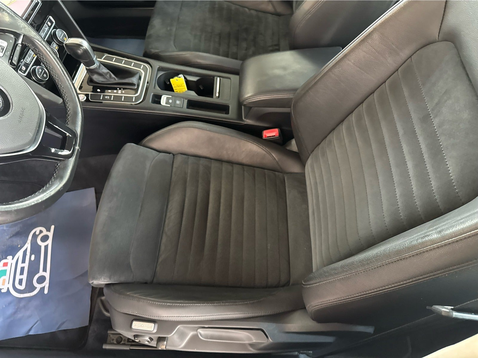 Sort VW Passat fra 2016
