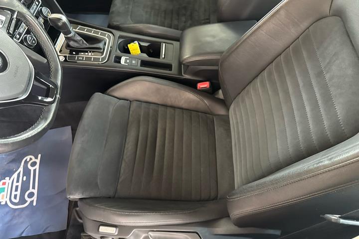 Sort VW Passat fra 2016