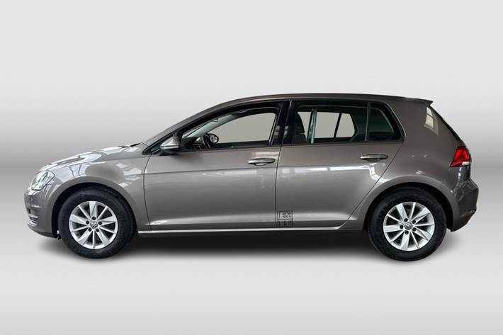 Grå VW Golf VII fra 2014