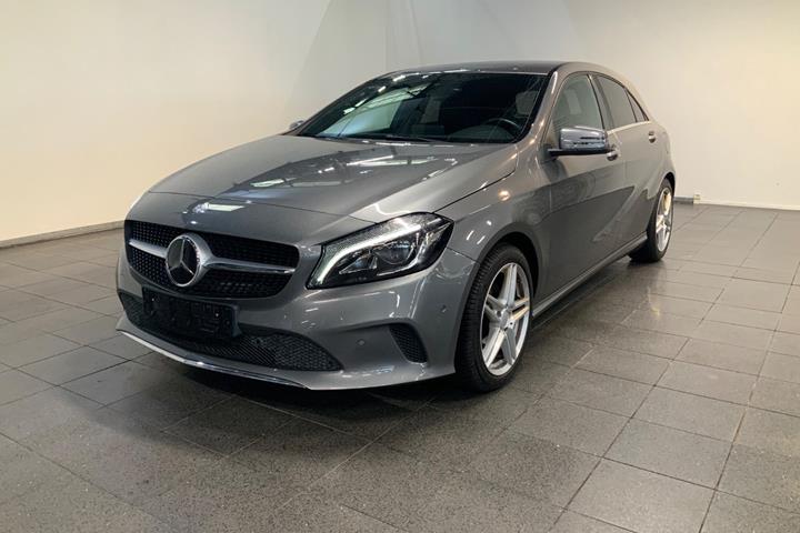 Grå Mercedes A200 fra 2017 set udefra