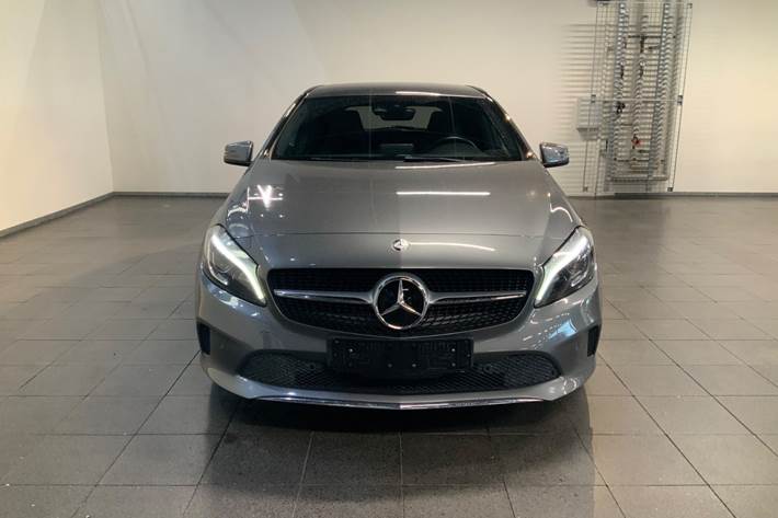 Grå Mercedes A200 fra 2017