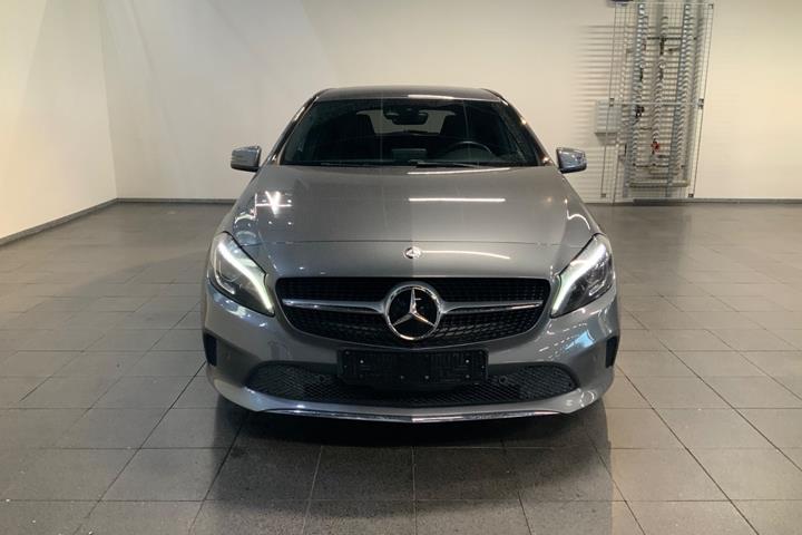 Grå Mercedes A200 fra 2017