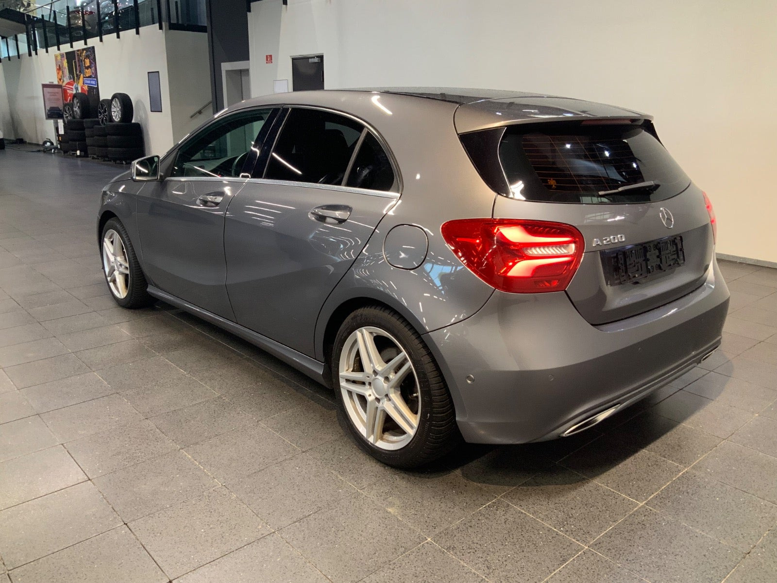 Grå Mercedes A200 fra 2017