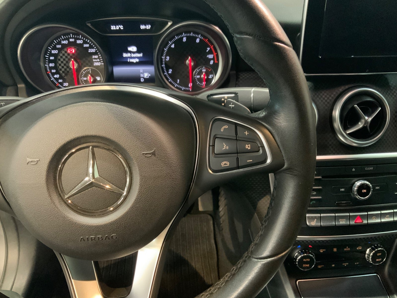 Grå Mercedes A200 fra 2017