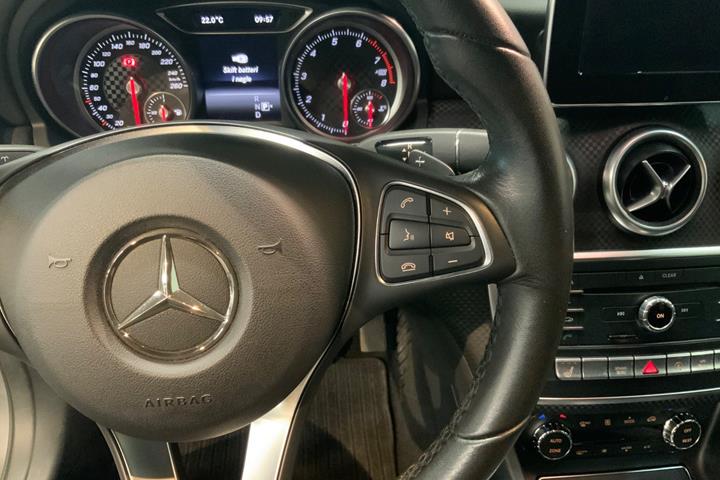 Grå Mercedes A200 fra 2017