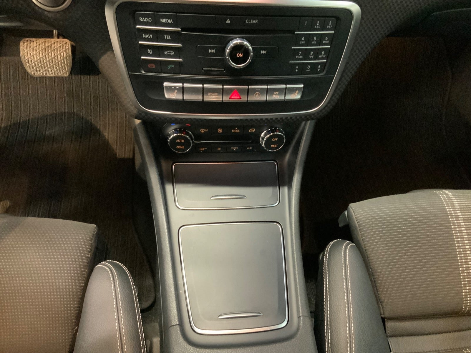 Grå Mercedes A200 fra 2017