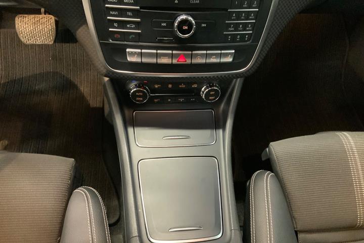 Grå Mercedes A200 fra 2017