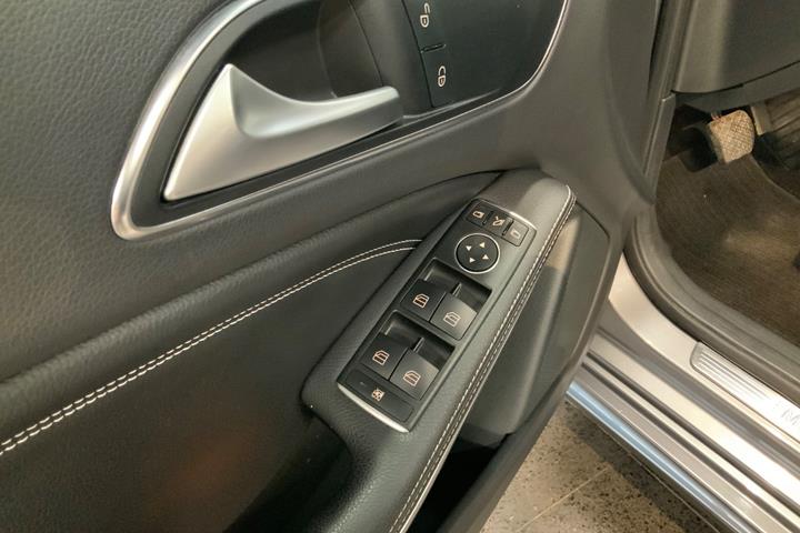 Grå Mercedes A200 fra 2017