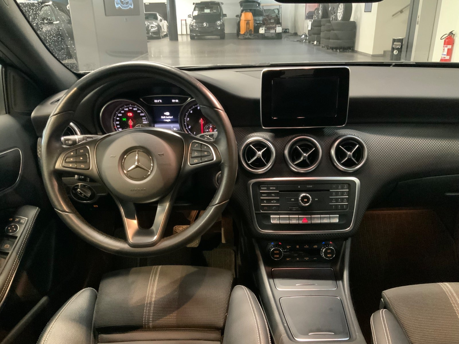 Grå Mercedes A200 fra 2017