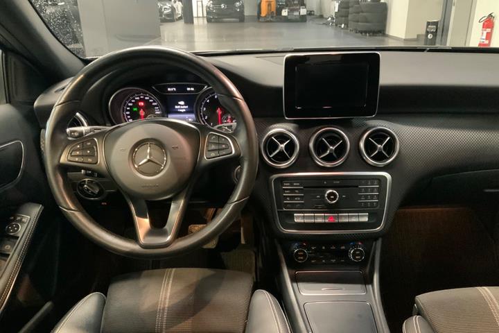 Grå Mercedes A200 fra 2017